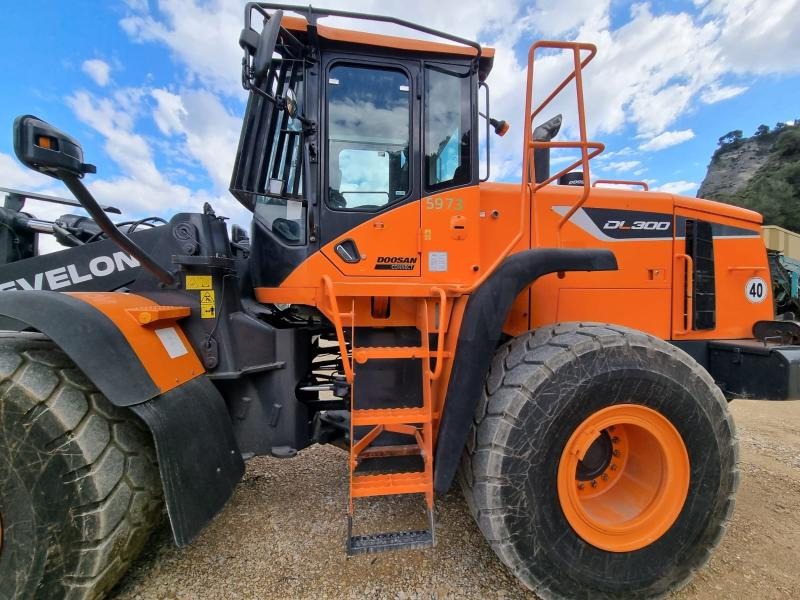 Doosan DL300 - Tekerlekli yükleyici: fotoğraf 4 Doosan DL300 - Tekerlekli yükleyici: fotoğraf 4