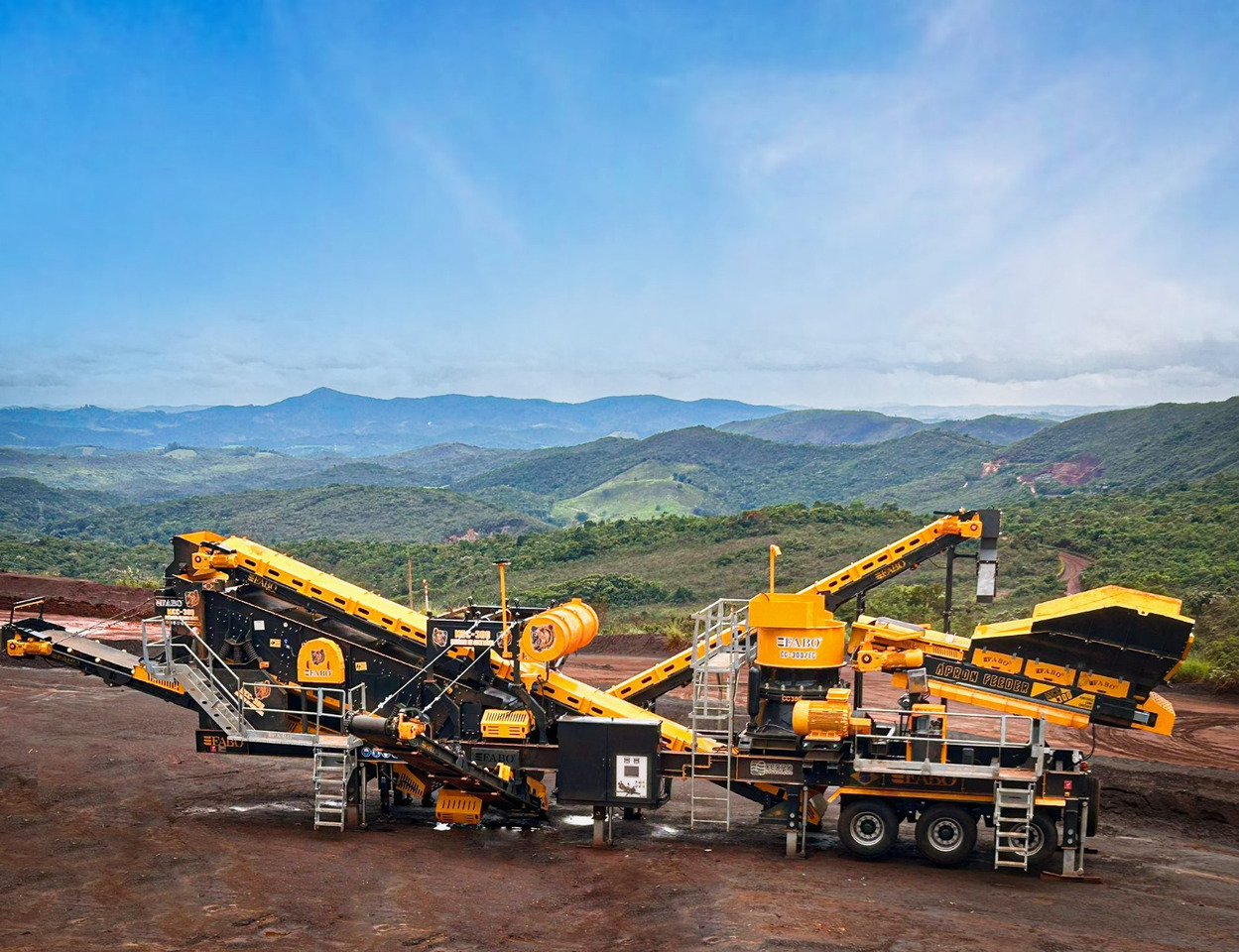 FABO Mobile crusher - Mobil konkasör tesisi: fotoğraf 1 FABO Mobile crusher - Mobil konkasör tesisi: fotoğraf 1