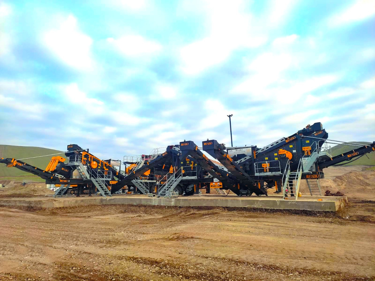 FABO Mobile crusher - Mobil konkasör tesisi: fotoğraf 5 FABO Mobile crusher - Mobil konkasör tesisi: fotoğraf 5