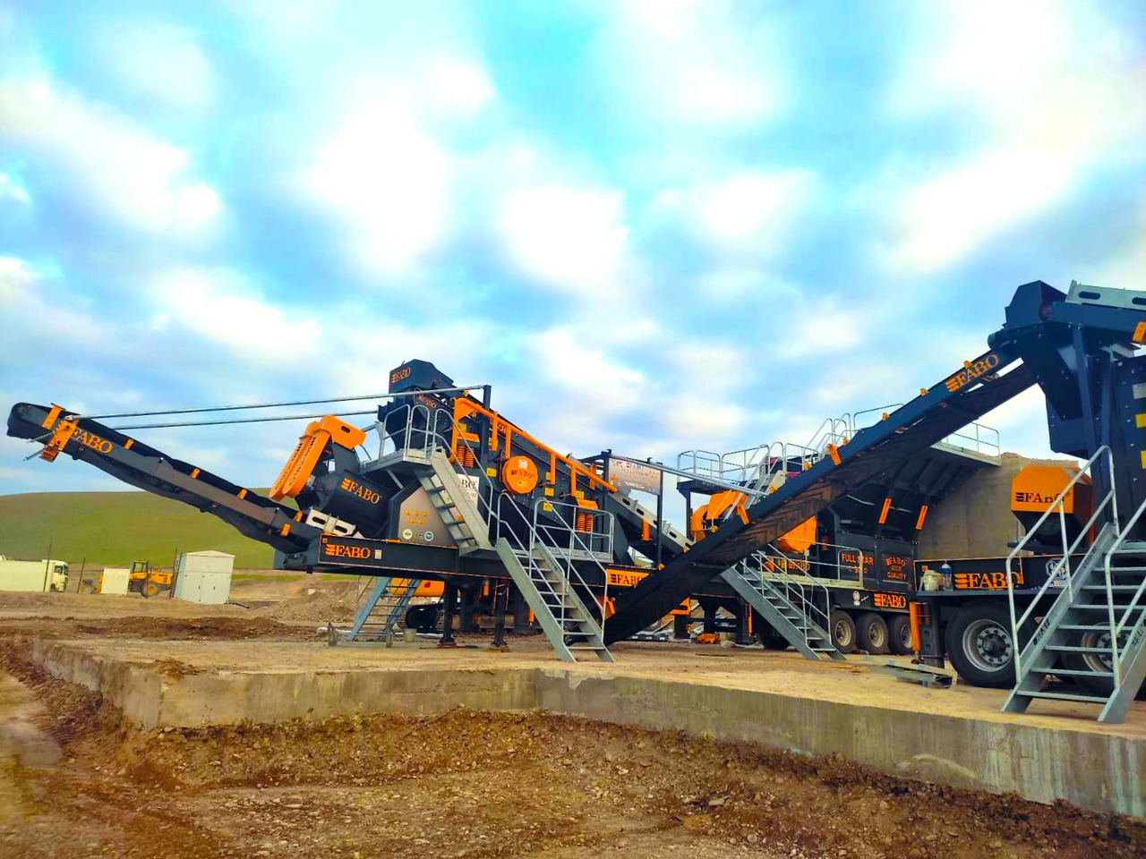 FABO Mobile crusher - Mobil konkasör tesisi: fotoğraf 3 FABO Mobile crusher - Mobil konkasör tesisi: fotoğraf 3