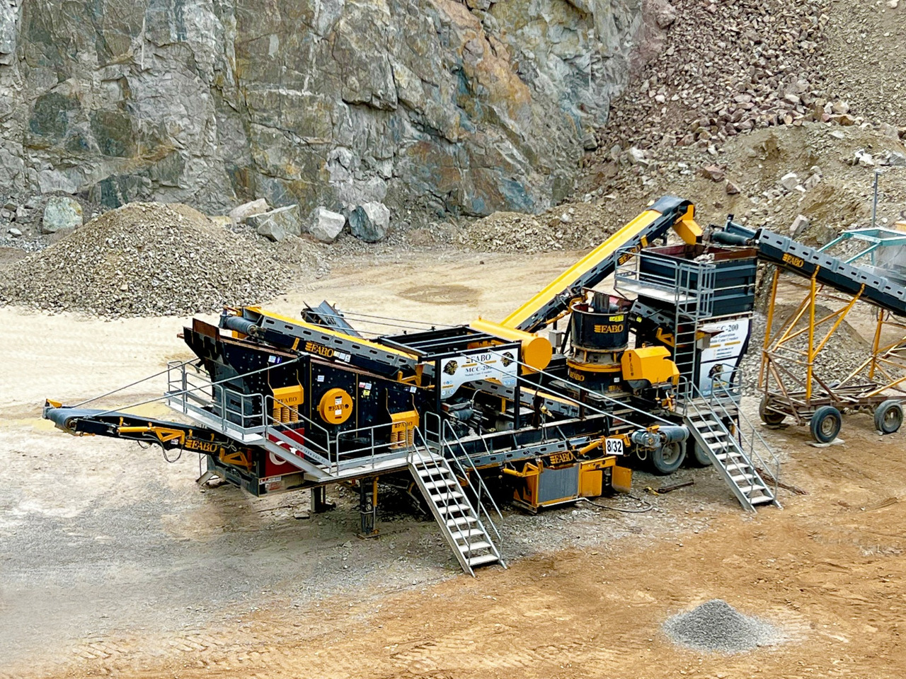 FABO Mobile crusher - Mobil konkasör tesisi: fotoğraf 4 FABO Mobile crusher - Mobil konkasör tesisi: fotoğraf 4