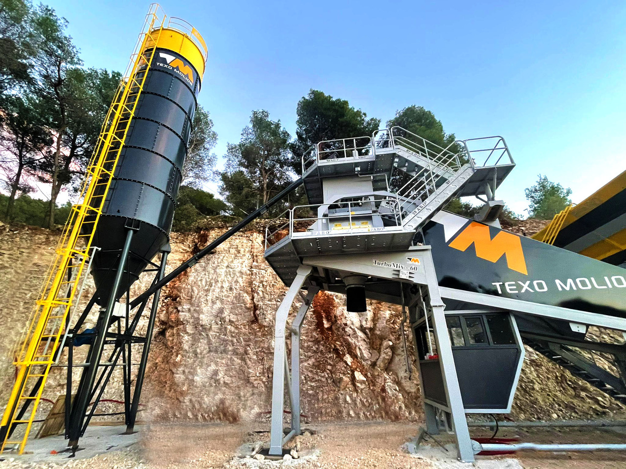 FABO mobile concrete batching plant - Beton santrali: fotoğraf 1 FABO mobile concrete batching plant - Beton santrali: fotoğraf 1