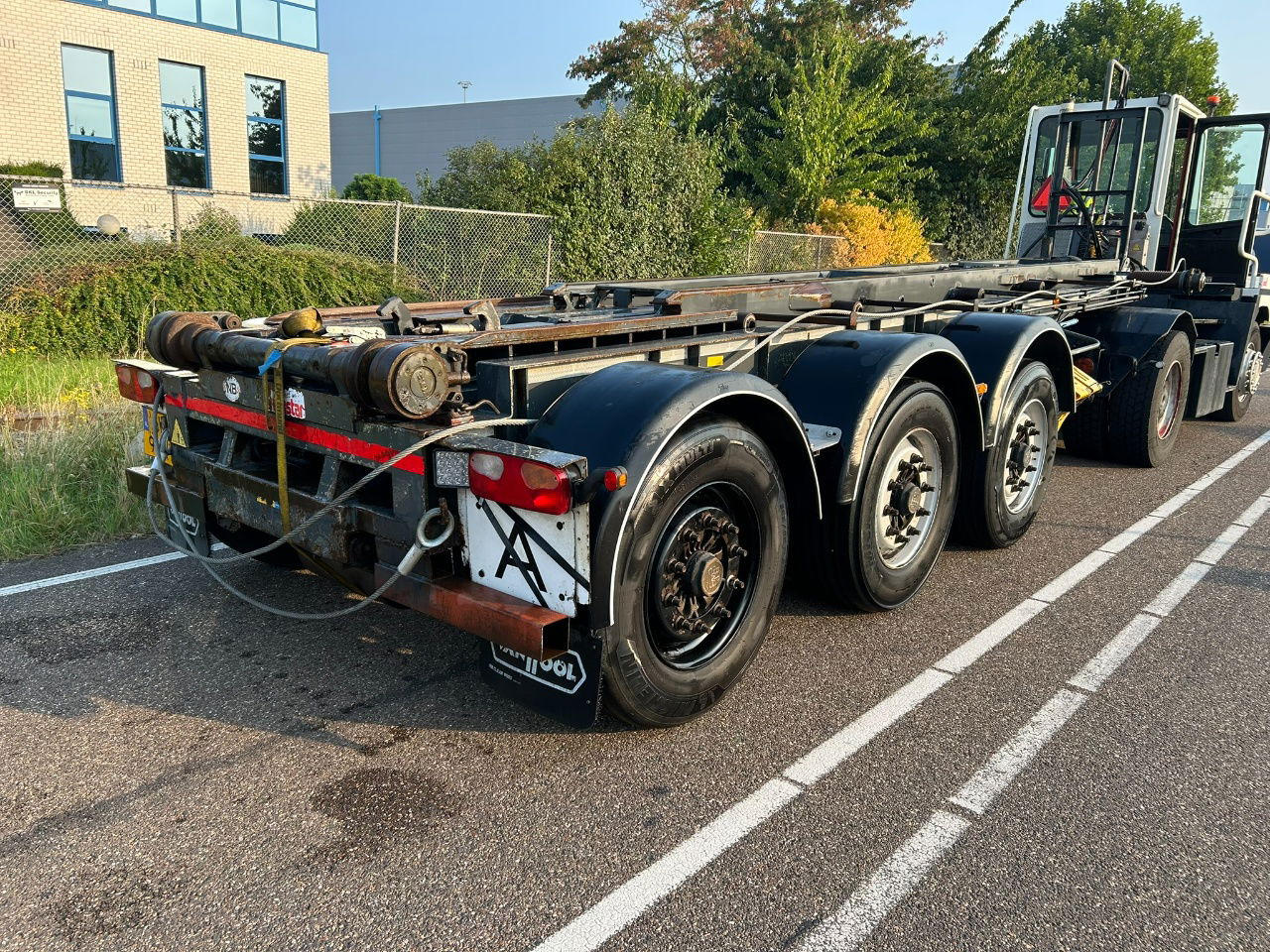 Van Hool Cable system 90 tipping / disc brakes bpw / lifting axle / remote control - Konteynır taşıyıcı/ Yedek karoser dorse: fotoğraf 2 Van Hool Cable system 90 tipping / disc brakes bpw / lifting axle / remote control - Konteynır taşıyıcı/ Yedek karoser dorse: fotoğraf 2