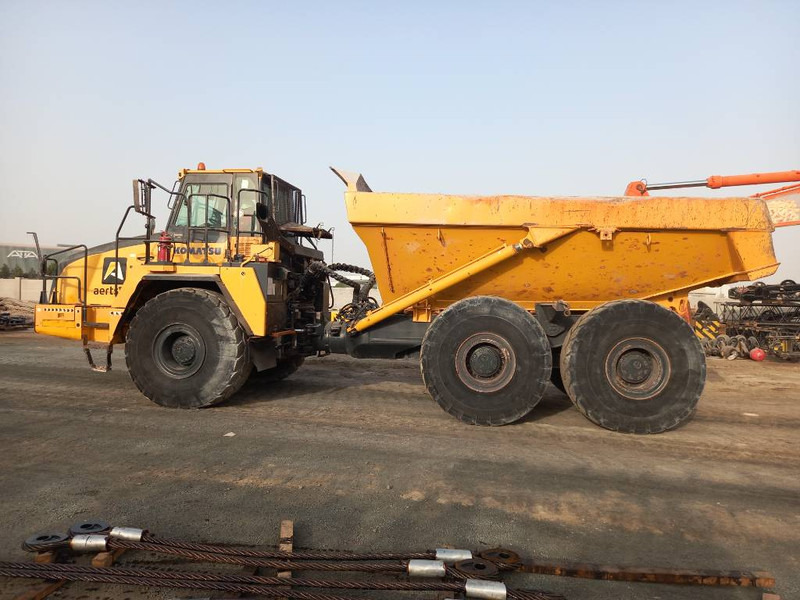 Komatsu HM400-3R (4 pcs available in Abu Dhabi) - Belden kırma kaya kamyonu: fotoğraf 1 Komatsu HM400-3R (4 pcs available in Abu Dhabi) - Belden kırma kaya kamyonu: fotoğraf 1