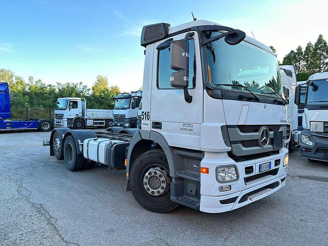 Mercedes-Benz ACTROS 2532 - Şasi kamyon: fotoğraf 1 Mercedes-Benz ACTROS 2532 - Şasi kamyon: fotoğraf 1