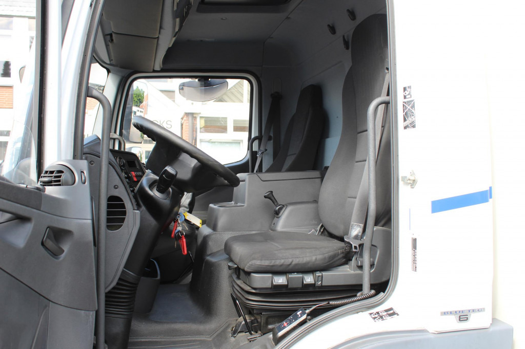 Mercedes-Benz Atego 1221 E6  Koffer   Klima  LDW  Schalter  LBW - Kapalı kasa kamyon: fotoğraf 5 Mercedes-Benz Atego 1221 E6  Koffer   Klima  LDW  Schalter  LBW - Kapalı kasa kamyon: fotoğraf 5