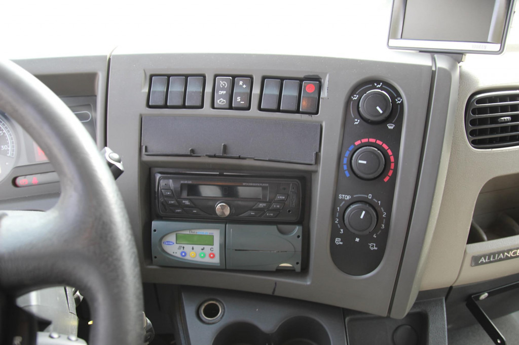 Renault Midlum 220 E5 CS 850 Strom LBW Seiten Tür FRC - Refrijeratör kamyon: fotoğraf 5 Renault Midlum 220 E5 CS 850 Strom LBW Seiten Tür FRC - Refrijeratör kamyon: fotoğraf 5