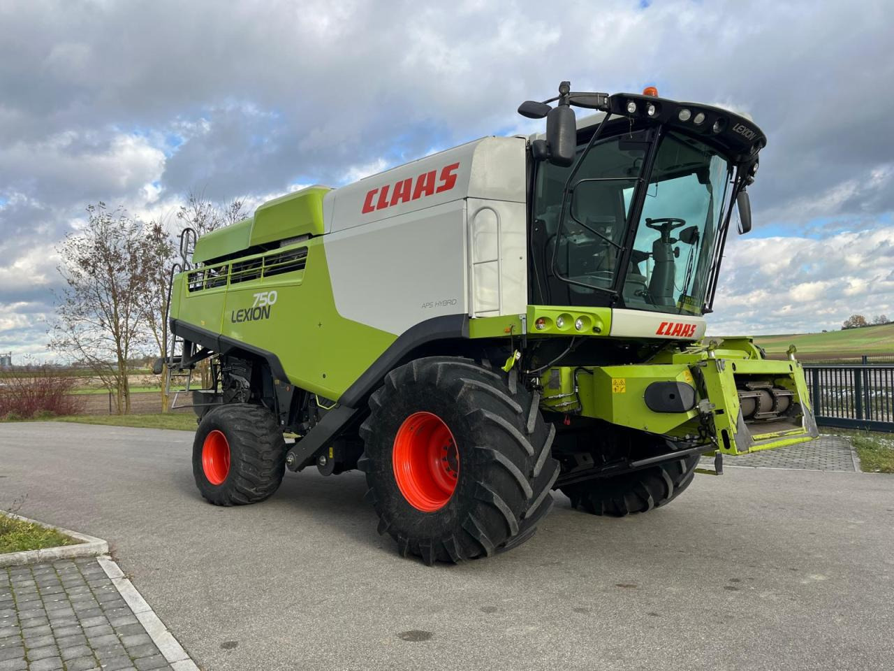 CLAAS Lexion 750 V-Kanal 3D, 30kmh, Mercedes Motor, Baujahr 2017 - Biçerdöver: fotoğraf 5 CLAAS Lexion 750 V-Kanal 3D, 30kmh, Mercedes Motor, Baujahr 2017 - Biçerdöver: fotoğraf 5