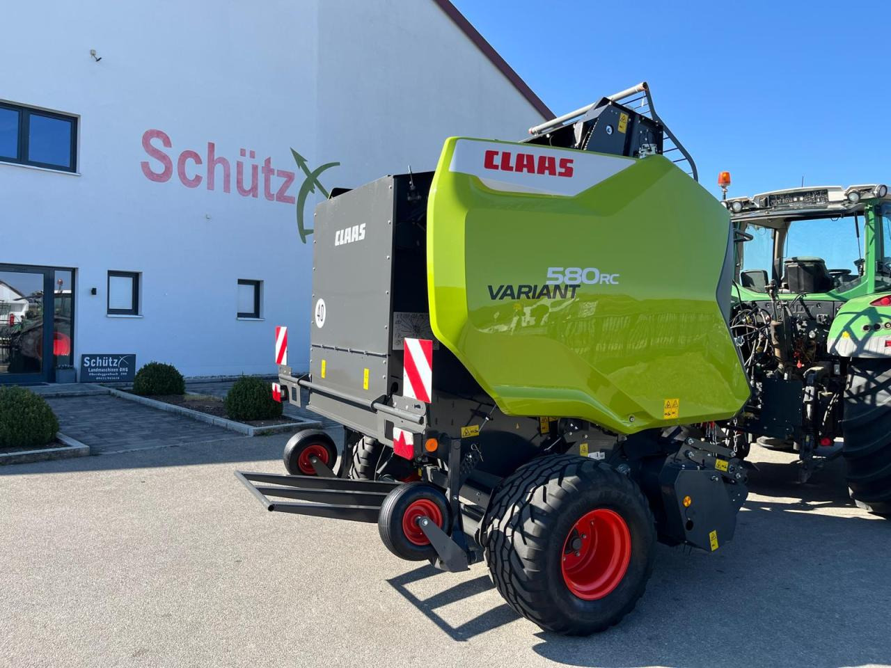 CLAAS Variant 580 RC PRO, neuwertige Rundballenpresse, Baujahr 2023, erst 39 Betriebsstunden !!! - Silindirik balya makinesi: fotoğraf 5 CLAAS Variant 580 RC PRO, neuwertige Rundballenpresse, Baujahr 2023, erst 39 Betriebsstunden !!! - Silindirik balya makinesi: fotoğraf 5