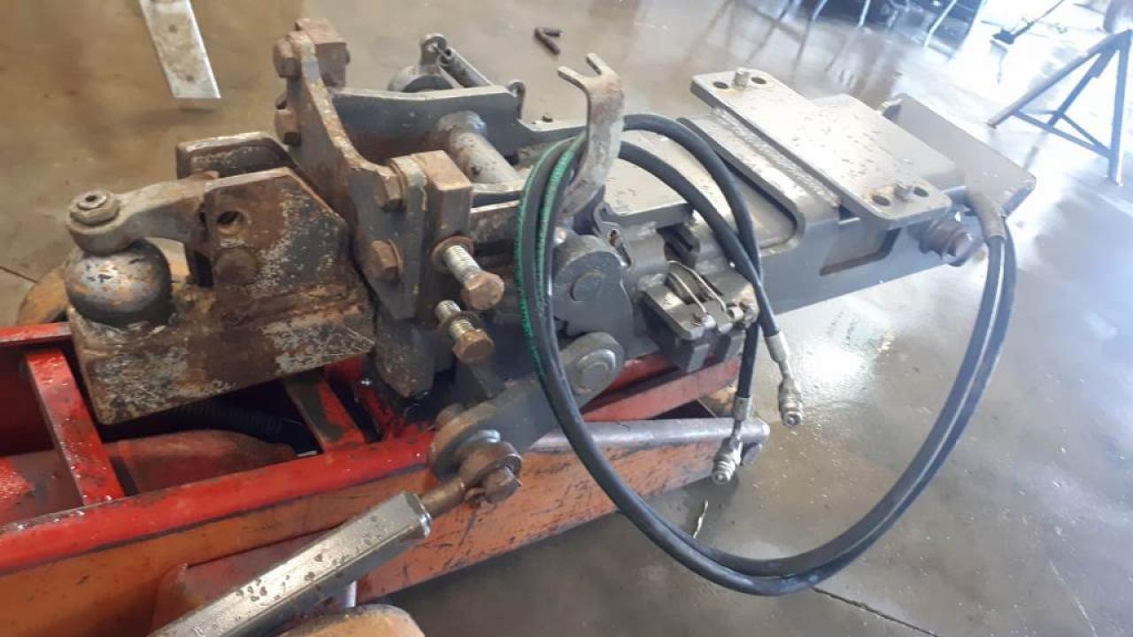 Fendt Hitch K80 ,Vario 718 - Çabuk bağlantı - Traktör: fotoğraf 2 Fendt Hitch K80 ,Vario 718 - Çabuk bağlantı - Traktör: fotoğraf 2
