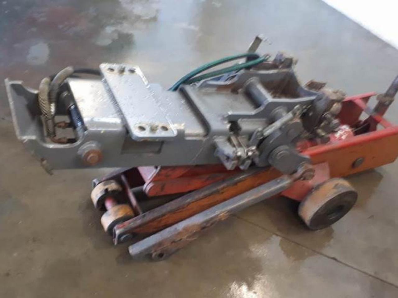 Fendt Hitch K80 ,Vario 718 - Çabuk bağlantı - Traktör: fotoğraf 1 Fendt Hitch K80 ,Vario 718 - Çabuk bağlantı - Traktör: fotoğraf 1