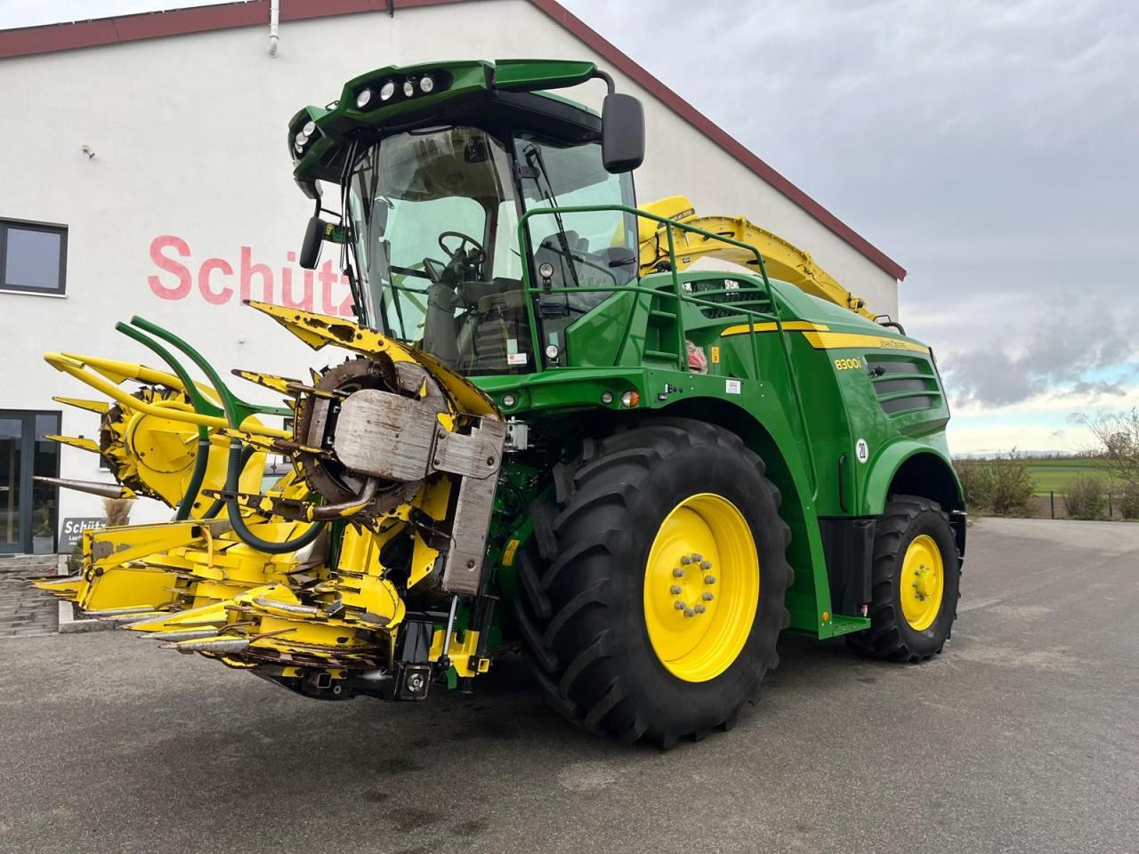 John Deere 8300i JD, 910Bh, Havestlap, Pickup, Kemper - Silaj makinesi: fotoğraf 1 John Deere 8300i JD, 910Bh, Havestlap, Pickup, Kemper - Silaj makinesi: fotoğraf 1