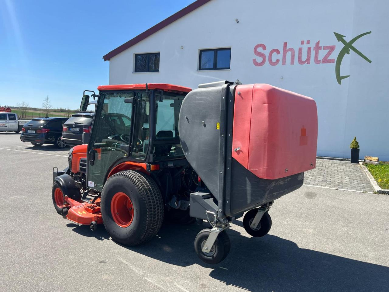 Kubota B3030 Rasenmäher mit Grüngutbehälter, Hochentlader - Çim biçme makinesi: fotoğraf 3 Kubota B3030 Rasenmäher mit Grüngutbehälter, Hochentlader - Çim biçme makinesi: fotoğraf 3