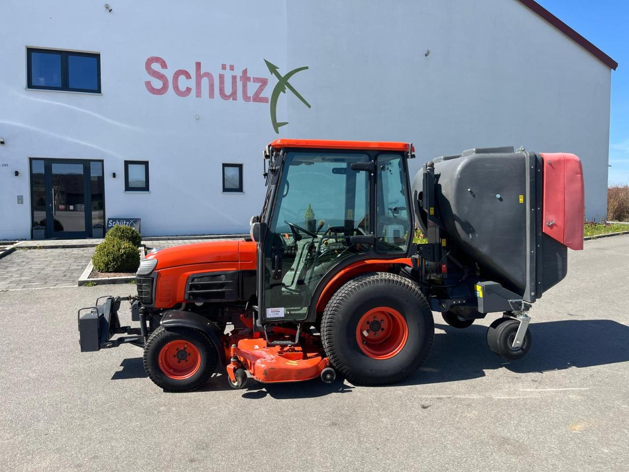 Kubota B3030 Rasenmäher mit Grüngutbehälter, Hochentlader - Çim biçme makinesi: fotoğraf 1 Kubota B3030 Rasenmäher mit Grüngutbehälter, Hochentlader - Çim biçme makinesi: fotoğraf 1