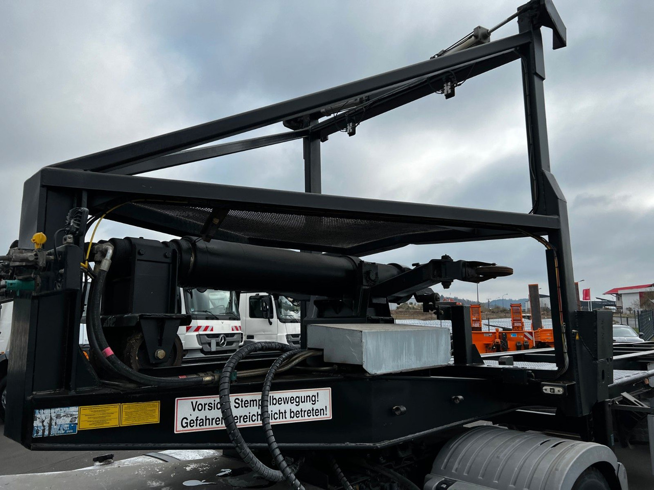 H&W 3- Achs Auflieger für Presscontainer H&W 3- Achs Auflieger für Presscontainer - Konteynır taşıyıcı/ Yedek karoser dorse: fotoğraf 3 H&W 3- Achs Auflieger für Presscontainer H&W 3- Achs Auflieger für Presscontainer - Konteynır taşıyıcı/ Yedek karoser dorse: fotoğraf 3