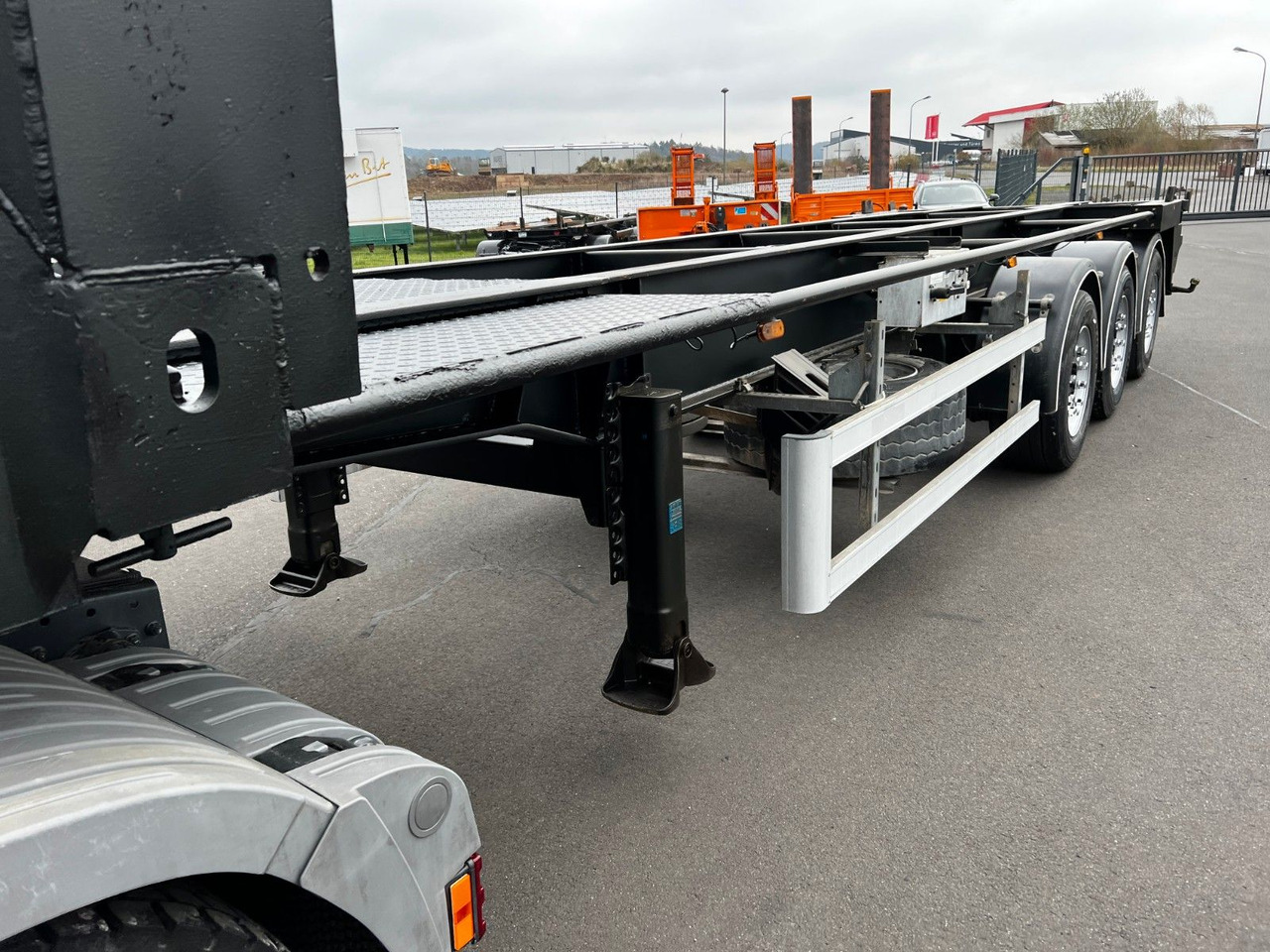 H&W 3- Achs Auflieger für Presscontainer H&W 3- Achs Auflieger für Presscontainer - Konteynır taşıyıcı/ Yedek karoser dorse: fotoğraf 4 H&W 3- Achs Auflieger für Presscontainer H&W 3- Achs Auflieger für Presscontainer - Konteynır taşıyıcı/ Yedek karoser dorse: fotoğraf 4