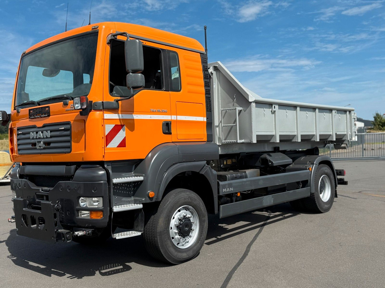 MAN TGA 18.350 4x4 Meiler Abroller RK 14.45 Winterd. - Kancalı yükleyici kamyon: fotoğraf 1 MAN TGA 18.350 4x4 Meiler Abroller RK 14.45 Winterd. - Kancalı yükleyici kamyon: fotoğraf 1