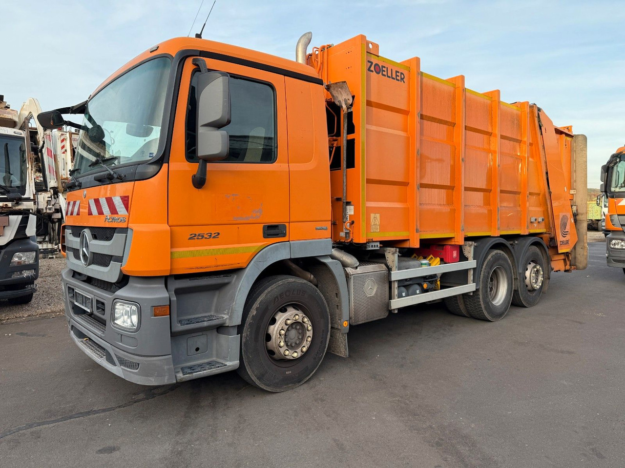 Mercedes-Benz Actros 2532 6x2 Zoeller Medium XL 21 - Çöp kamyonu: fotoğraf 1 Mercedes-Benz Actros 2532 6x2 Zoeller Medium XL 21 - Çöp kamyonu: fotoğraf 1