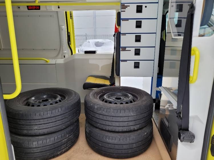 FORD TRANSIT 2,0TDI AMBULANCE KLIMA 4.2018 EURO 6, 3 UNITS - Ambulans arabası: fotoğraf 5 FORD TRANSIT 2,0TDI AMBULANCE KLIMA 4.2018 EURO 6, 3 UNITS - Ambulans arabası: fotoğraf 5