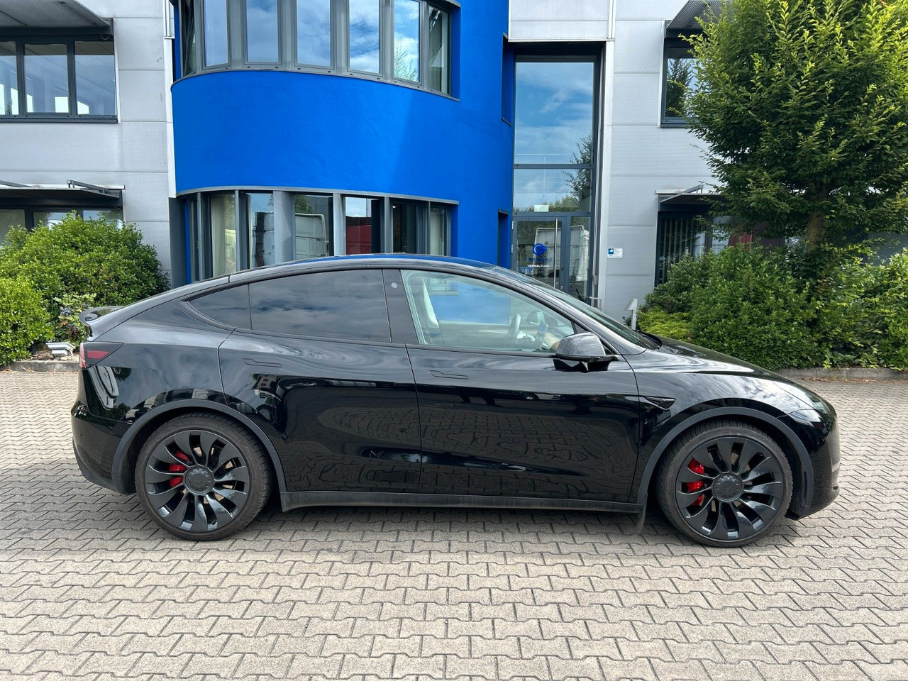 Tesla Model Y Performance Dual AWD - Sedan araba: fotoğraf 4 Tesla Model Y Performance Dual AWD - Sedan araba: fotoğraf 4