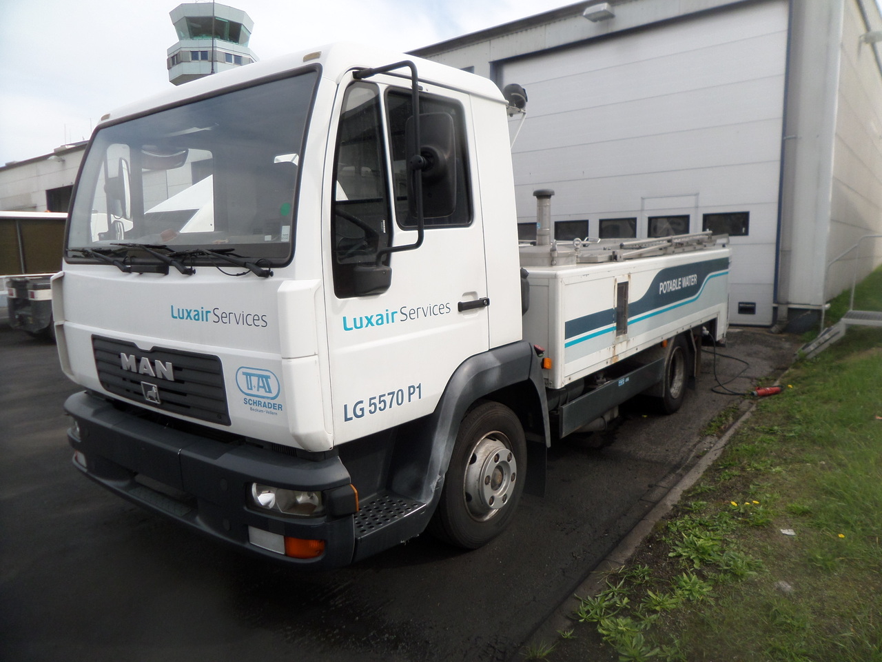 Schrader Water truck WSU 3000 MAN - Havaalanı ekipmanları: fotoğraf 1 Schrader Water truck WSU 3000 MAN - Havaalanı ekipmanları: fotoğraf 1