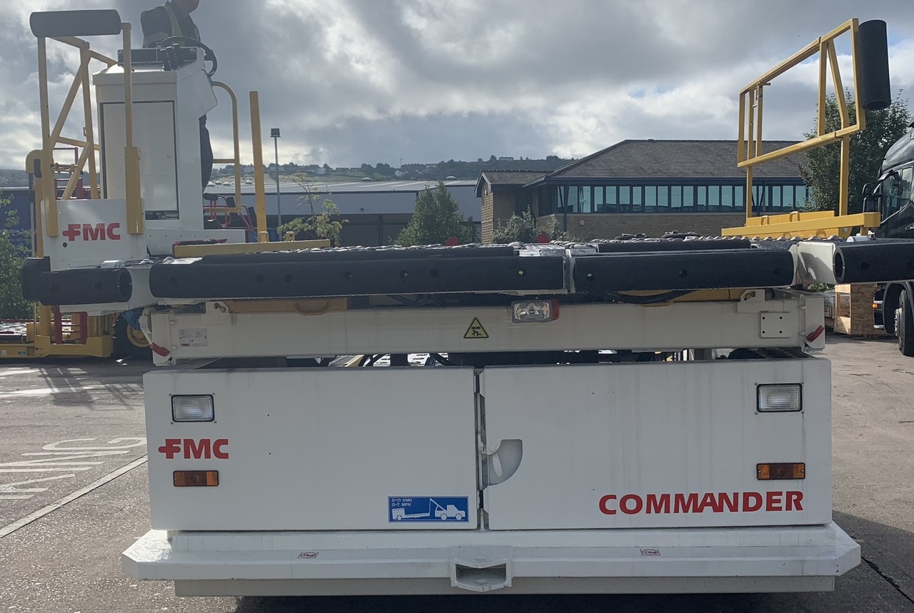 Lower Deck Loader 7 tons FMC Commander 15 - Konteyner/ Palet yükleyici: fotoğraf 1 Lower Deck Loader 7 tons FMC Commander 15 - Konteyner/ Palet yükleyici: fotoğraf 1
