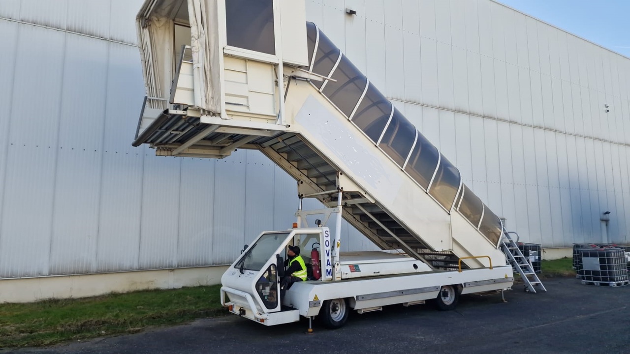 SOVAM Passenger Stairs 1.9 SPS - Uçak merdiveni: fotoğraf 1 SOVAM Passenger Stairs 1.9 SPS - Uçak merdiveni: fotoğraf 1