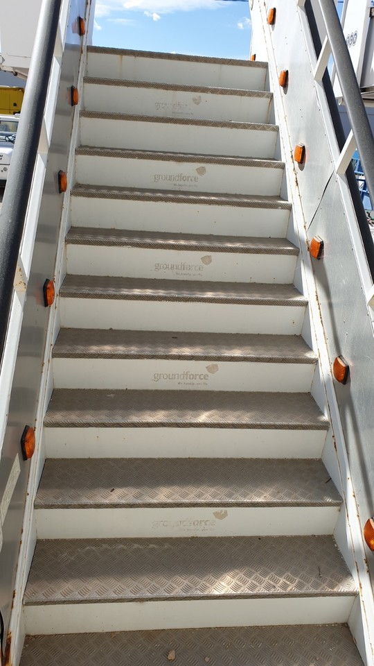 TEMG Pax Stairs TG2244 - Uçak merdiveni: fotoğraf 3 TEMG Pax Stairs TG2244 - Uçak merdiveni: fotoğraf 3