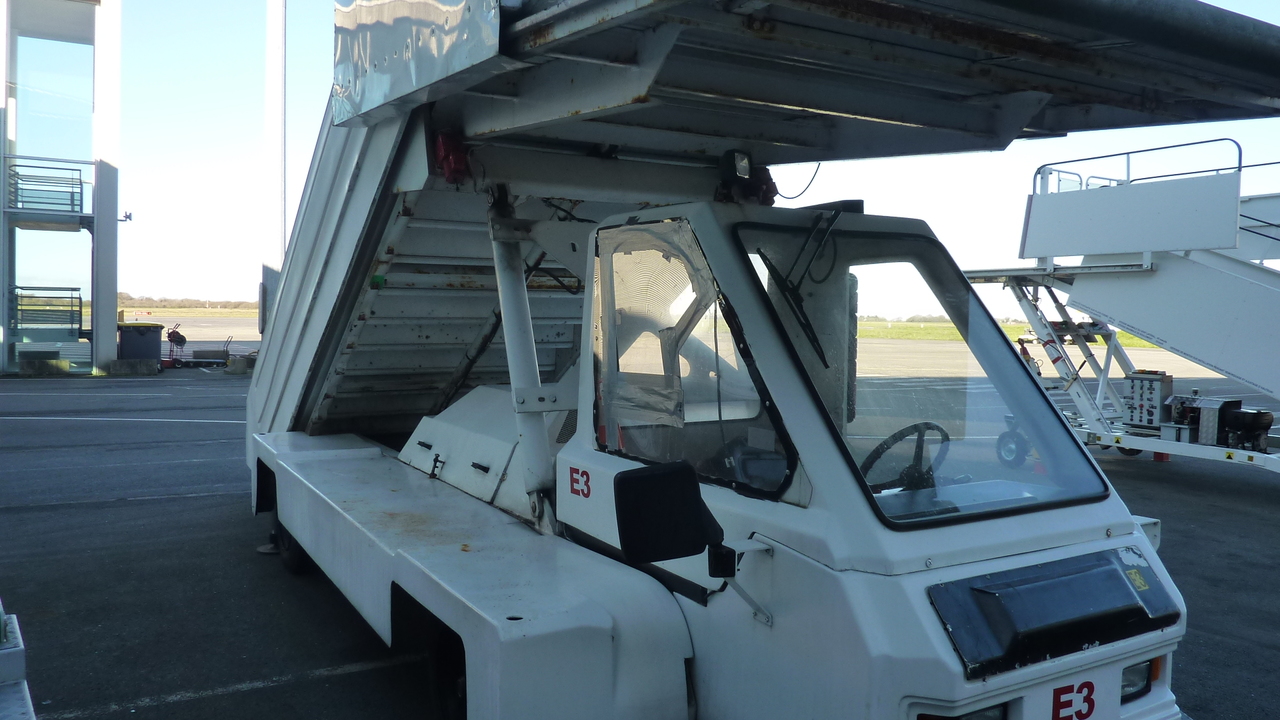 TLD Passenger stairs ABS580 - Uçak merdiveni: fotoğraf 4 TLD Passenger stairs ABS580 - Uçak merdiveni: fotoğraf 4