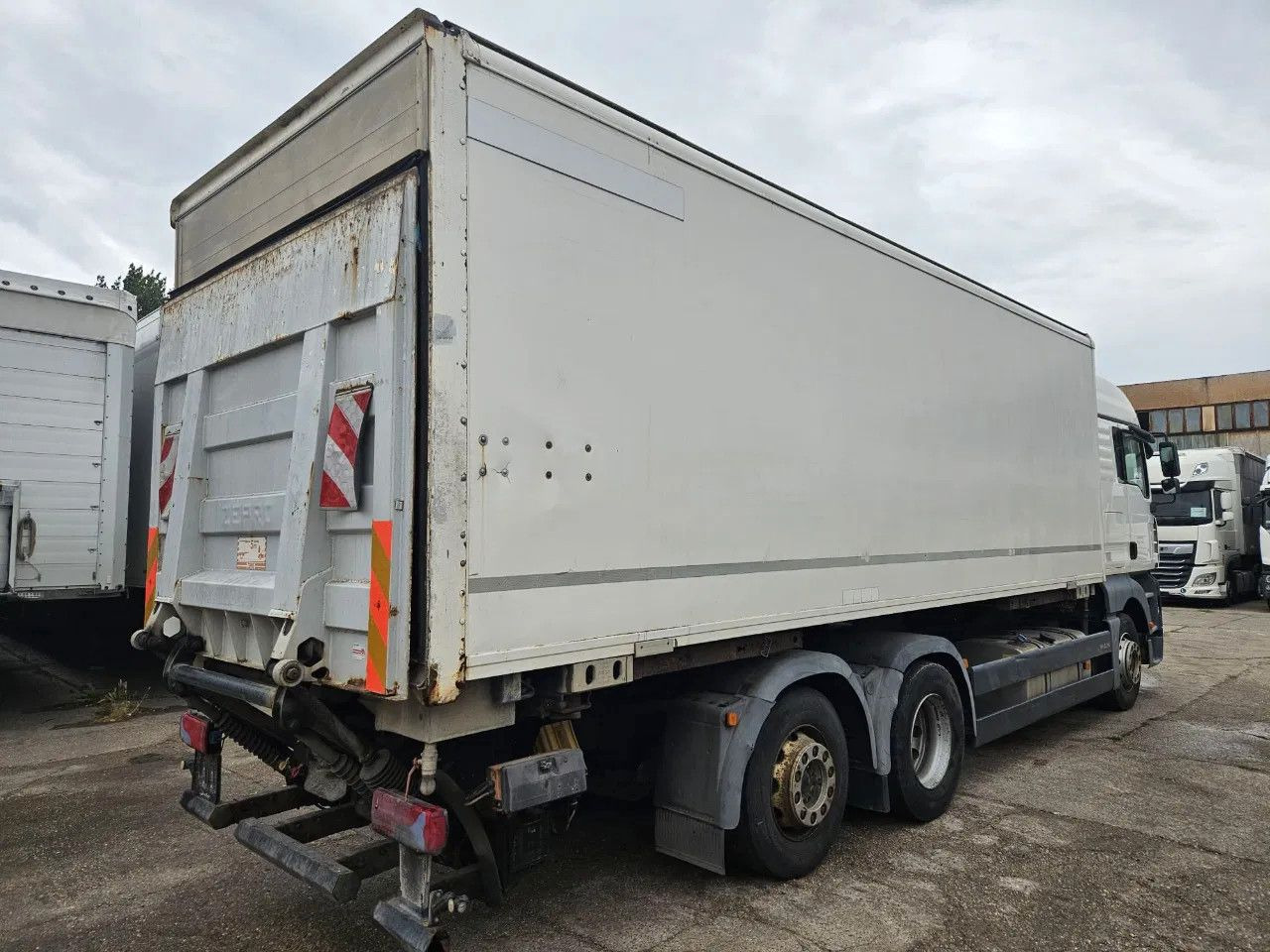 MAN TGA 26.400 BDF Tail Lift Euro5, New Smart2 Tacho - Konteynır taşıyıcı/ Yedek karoser kamyon: fotoğraf 3 MAN TGA 26.400 BDF Tail Lift Euro5, New Smart2 Tacho - Konteynır taşıyıcı/ Yedek karoser kamyon: fotoğraf 3