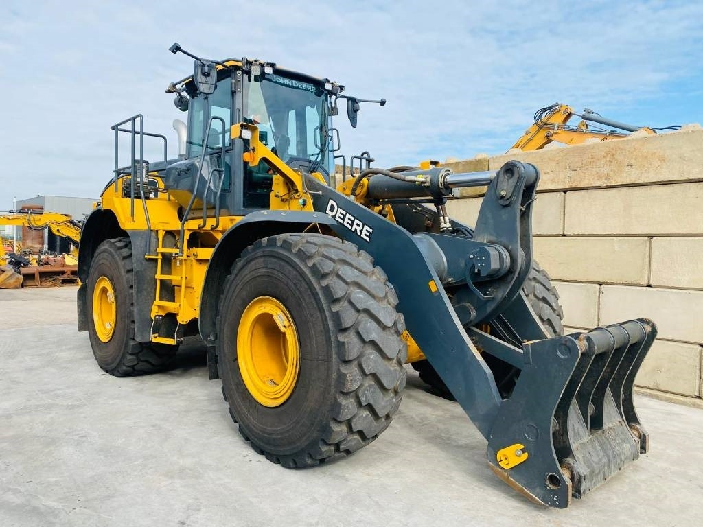 John Deere 824p - Tekerlekli yükleyici: fotoğraf 4 John Deere 824p - Tekerlekli yükleyici: fotoğraf 4