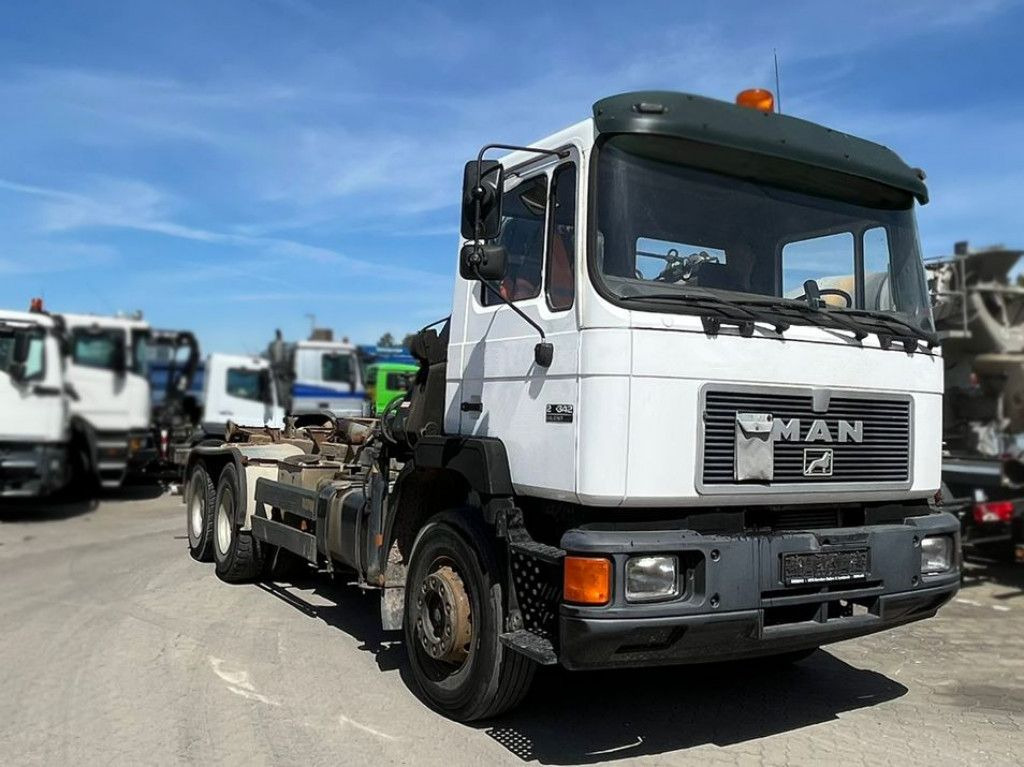MAN F2000 27.342 6x4 Abrollkipper mit Kran - Kancalı yükleyici kamyon, Vinçli kamyon: fotoğraf 2 MAN F2000 27.342 6x4 Abrollkipper mit Kran - Kancalı yükleyici kamyon, Vinçli kamyon: fotoğraf 2