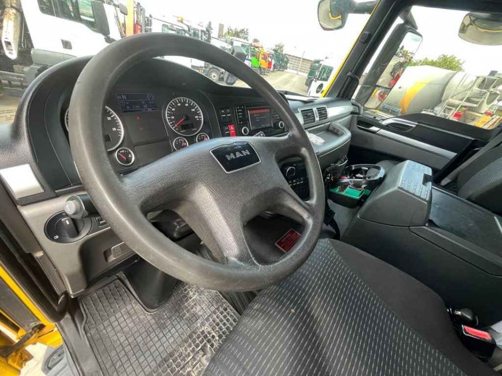 MAN TG-S 35.360 8x4 BB Pumi Pumi 24mKolbenpumpe deut - Mobil beton pompası: fotoğraf 5 MAN TG-S 35.360 8x4 BB Pumi Pumi 24mKolbenpumpe deut - Mobil beton pompası: fotoğraf 5