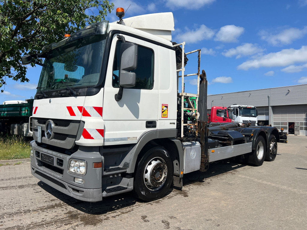MERCEDES-BENZ Actros 2541 L6x2 Abrollkipper mit Kran Funk+Greiferst - Kancalı yükleyici kamyon, Vinçli kamyon: fotoğraf 1 MERCEDES-BENZ Actros 2541 L6x2 Abrollkipper mit Kran Funk+Greiferst - Kancalı yükleyici kamyon, Vinçli kamyon: fotoğraf 1