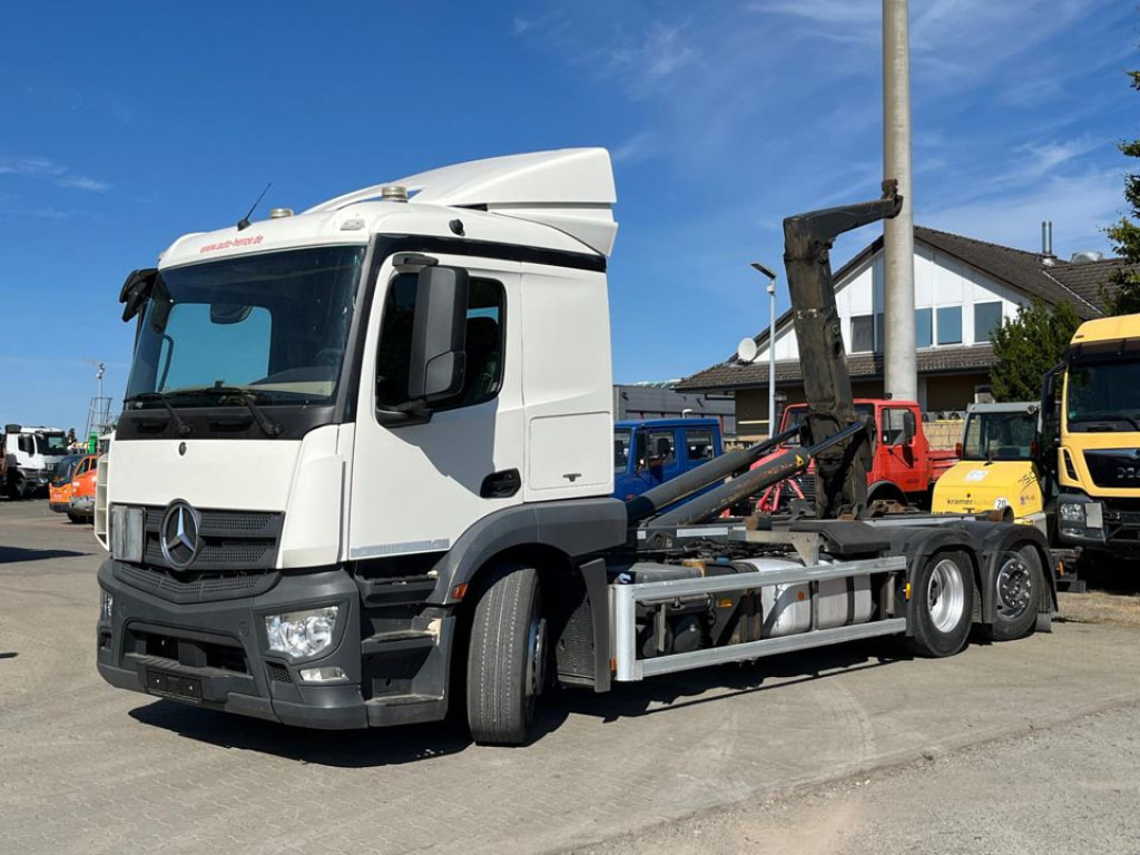 MERCEDES-BENZ Actros 2543 L 6x2 Abrollkipper MeillerLenk Lift - Kancalı yükleyici kamyon: fotoğraf 1 MERCEDES-BENZ Actros 2543 L 6x2 Abrollkipper MeillerLenk Lift - Kancalı yükleyici kamyon: fotoğraf 1