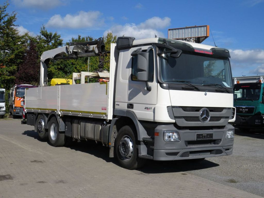 Mercedes-Benz Actros 2541 L6x2 Pritsche Heckkran Funk - Vinçli kamyon, Sal/ Açık kasa kamyon: fotoğraf 3 Mercedes-Benz Actros 2541 L6x2 Pritsche Heckkran Funk - Vinçli kamyon, Sal/ Açık kasa kamyon: fotoğraf 3