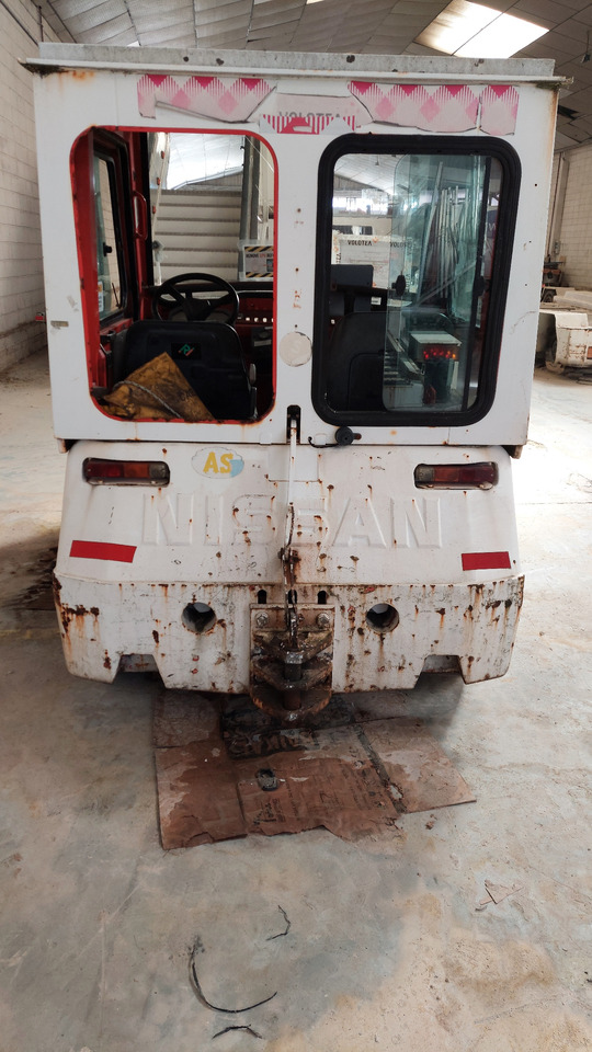 FV02 Nissan Baggage Tractor - Bagaj traktörü: fotoğraf 2 FV02 Nissan Baggage Tractor - Bagaj traktörü: fotoğraf 2