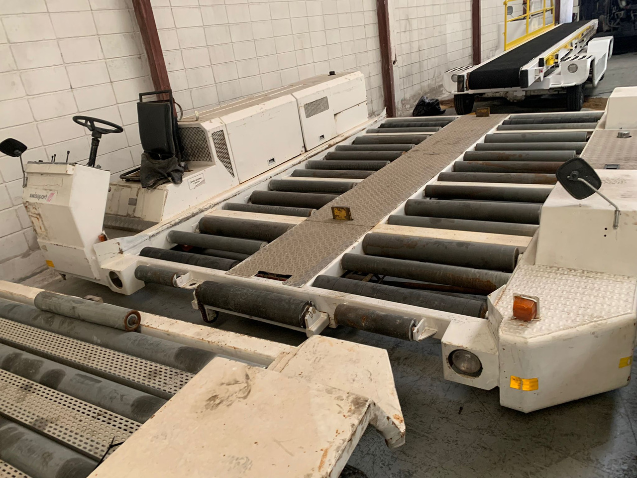 Pallet Transporter - Havaalanı ekipmanları: fotoğraf 1 Pallet Transporter - Havaalanı ekipmanları: fotoğraf 1