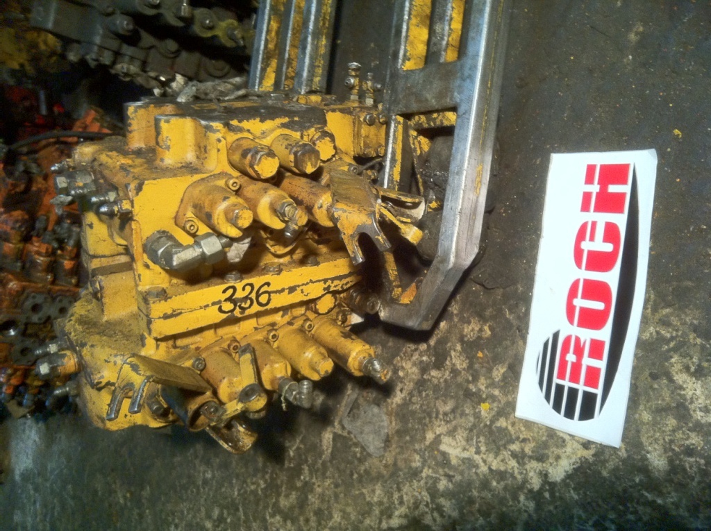 KOMATSU 9Y14N - 9 SEKCYJNY - Hidrolik Valf - İş makinaları: fotoğraf 1 KOMATSU 9Y14N - 9 SEKCYJNY - Hidrolik Valf - İş makinaları: fotoğraf 1