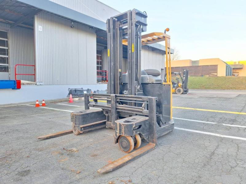Caterpillar NRM20K - 4 yönlü reach truck: fotoğraf 2 Caterpillar NRM20K - 4 yönlü reach truck: fotoğraf 2