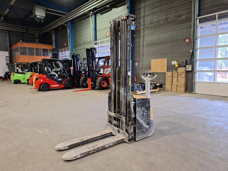 Caterpillar NSP16N2 - Istif makinası: fotoğraf 5 Caterpillar NSP16N2 - Istif makinası: fotoğraf 5