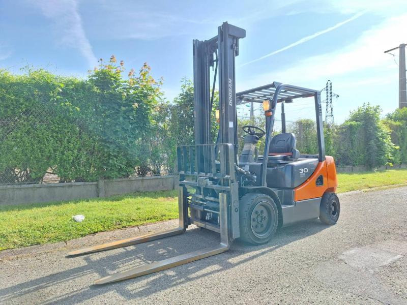 Doosan D30S 5 - Dizel forklift: fotoğraf 2 Doosan D30S 5 - Dizel forklift: fotoğraf 2