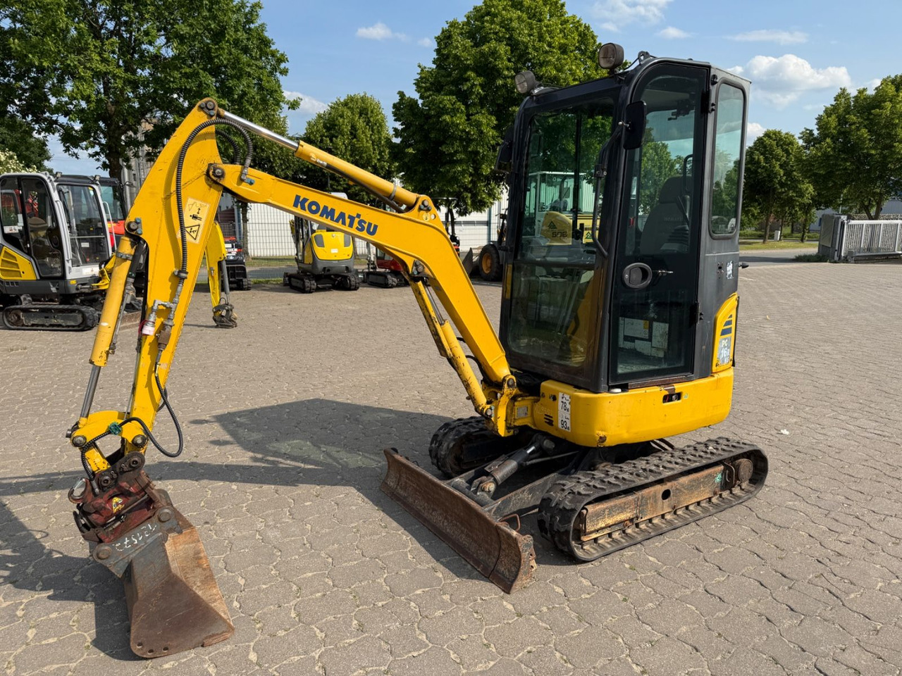 Komatsu PC 16R-3HS, Bj 17, 2210 BH, Tilt mit HS01, GL - Mini ekskavatör: fotoğraf 1 Komatsu PC 16R-3HS, Bj 17, 2210 BH, Tilt mit HS01, GL - Mini ekskavatör: fotoğraf 1
