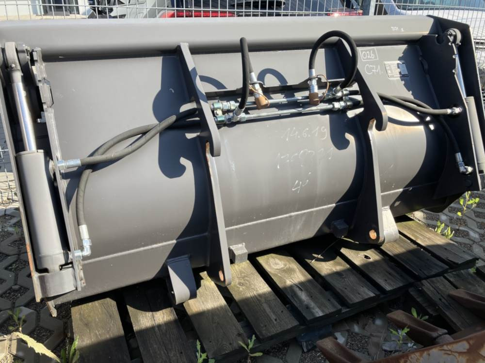 Volvo Klappschaufel mit Messer TPZ - Kova: fotoğraf 3 Volvo Klappschaufel mit Messer TPZ - Kova: fotoğraf 3