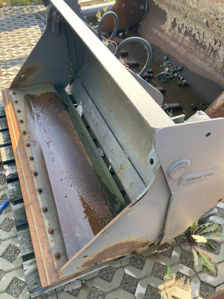 Volvo Klappschaufel mit Messer TPZ - Kova: fotoğraf 4 Volvo Klappschaufel mit Messer TPZ - Kova: fotoğraf 4
