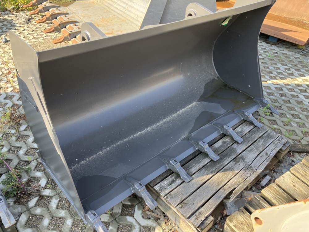 Volvo Schaufel mit Zähnen TPV - Kova: fotoğraf 1 Volvo Schaufel mit Zähnen TPV - Kova: fotoğraf 1