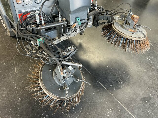 Hako Citymaster CM 2200 Kehrmaschine 2 m³ - Yol süpürme aracı: fotoğraf 2 Hako Citymaster CM 2200 Kehrmaschine 2 m³ - Yol süpürme aracı: fotoğraf 2