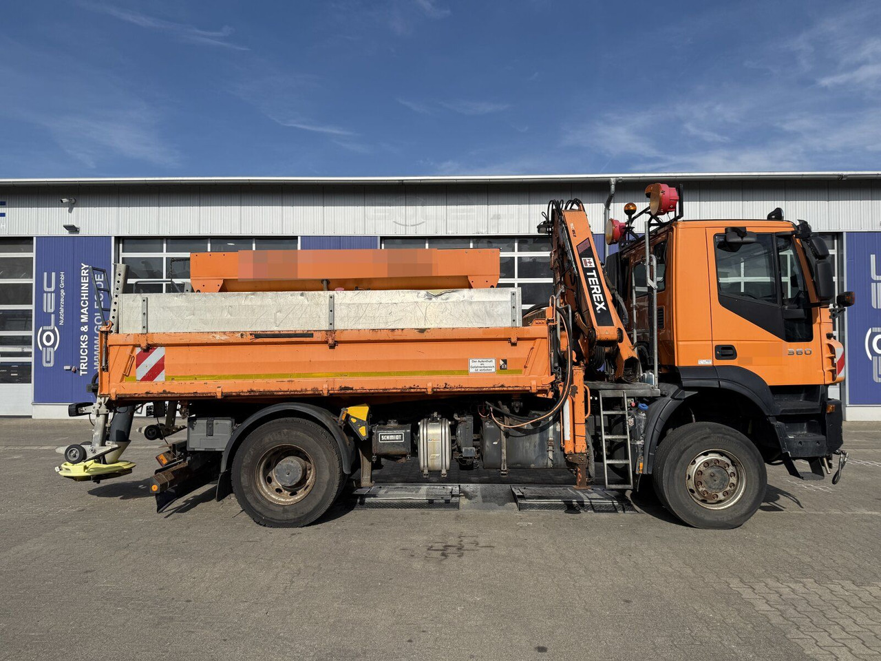 Iveco TRAKKER Kipper Kran TEREX 85.2 Salzstreuer - Damperli kamyon, Vinçli kamyon: fotoğraf 2 Iveco TRAKKER Kipper Kran TEREX 85.2 Salzstreuer - Damperli kamyon, Vinçli kamyon: fotoğraf 2