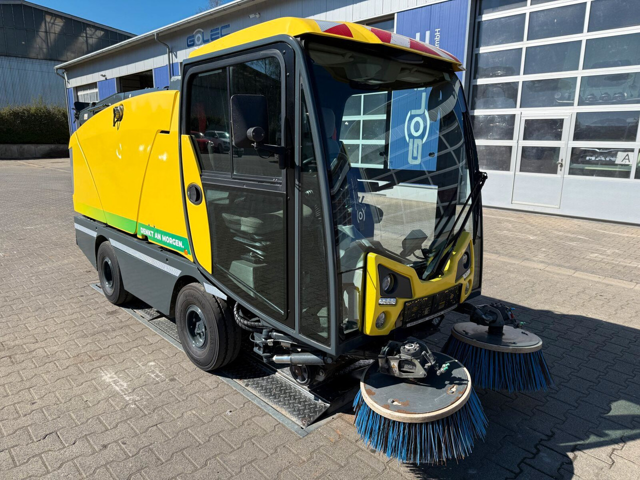 Johnston C202 Kleinkehrmaschine 2 M³ - 6.000 h - Yol süpürme aracı: fotoğraf 1 Johnston C202 Kleinkehrmaschine 2 M³ - 6.000 h - Yol süpürme aracı: fotoğraf 1
