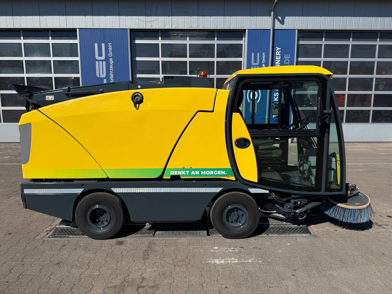 Johnston C202 Kleinkehrmaschine 2 M³ - 6.000 h - Yol süpürme aracı: fotoğraf 2 Johnston C202 Kleinkehrmaschine 2 M³ - 6.000 h - Yol süpürme aracı: fotoğraf 2